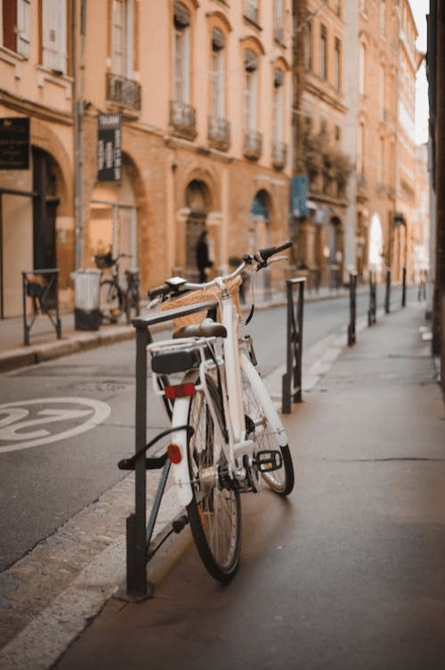 vÃ©lo dans une rue de Toulouse